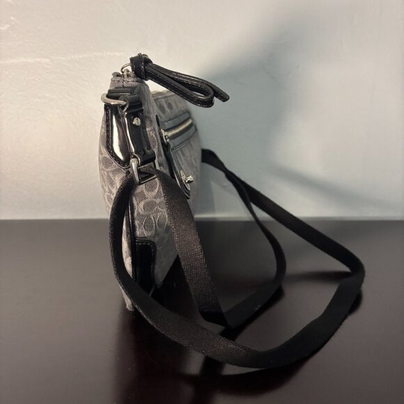 Coach Poppy Signature C Metallic Gray Black Patent East/West Swingpack Crossbody - Picture 2 of 9